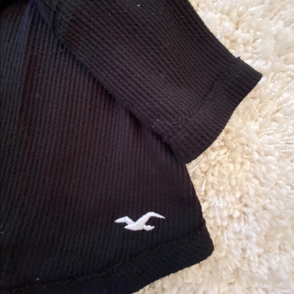 Hollister simple black long sleeve shirt - Picture 2 of 3